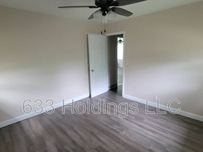 Building Photo - 410 Kutz Ln