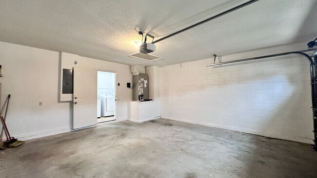 Building Photo - 1709 Pine Bay Dr