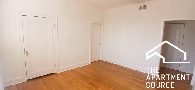 Building Photo - 4808 W Barry Ave