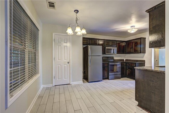 Building Photo - 1553 Ravens Run