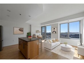 Building Photo - 929 Portland Ave