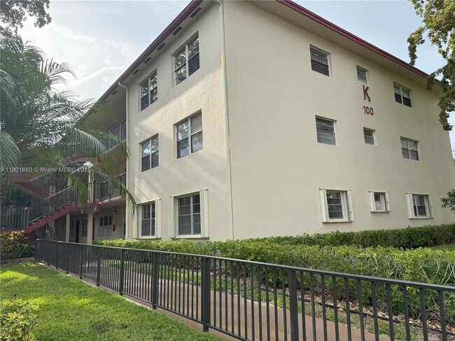 Building Photo - 100 SW 132nd Way