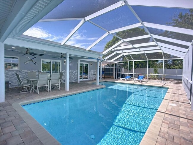 Building Photo - 6531 Santiago Ct