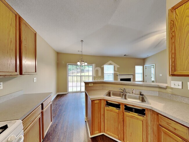 Building Photo - 2135 Beckenham Pl