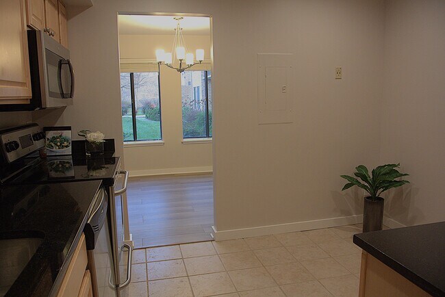 Building Photo - 11315 Commonwealth Dr