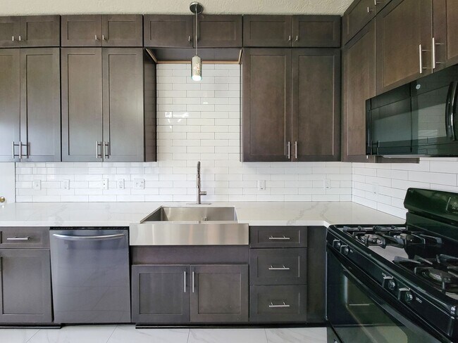 Building Photo - Welcome to this beautifully maintained home offering flexible living with 4/5 spacious bedrooms a...