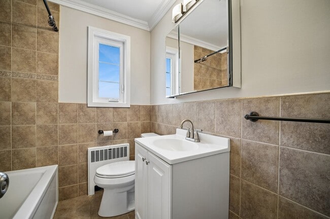 Building Photo - 69B Troy Dr