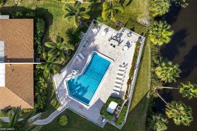 Building Photo - 925 Palm View Dr