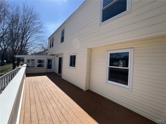 Building Photo - 10 Echodale Ave