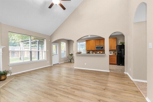 Building Photo - 115 N Hawkhurst Cir