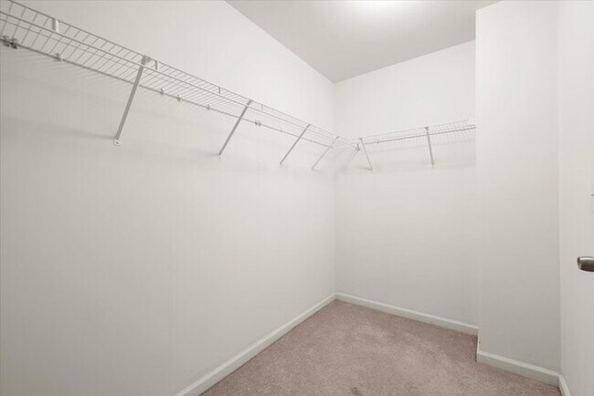 Building Photo - 5 Bedroom in Buford. Great School
