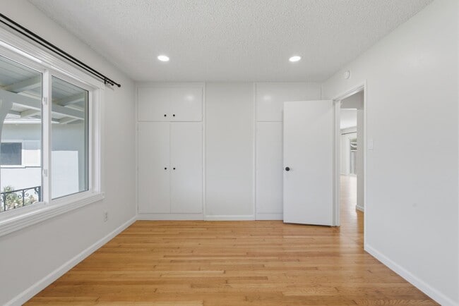Building Photo - Spacious South San Francisco Home with Large Backyard, Garage & In-Unit Laundry
