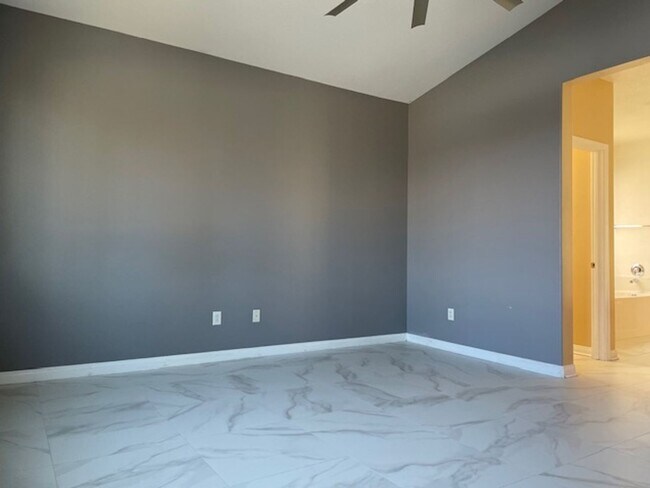 Building Photo - 11707 Christmas Rose Dr