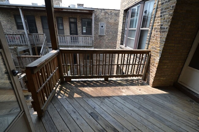 Building Photo - Fantastic three bedroom, one bath in the heart of Wrigleyville Available July 1, 2026