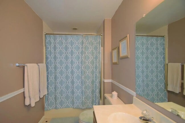 Building Photo - 555 Broxton Ct