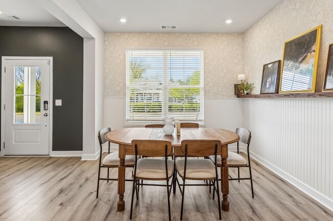 Building Photo - 140 Jackson Alan Dr