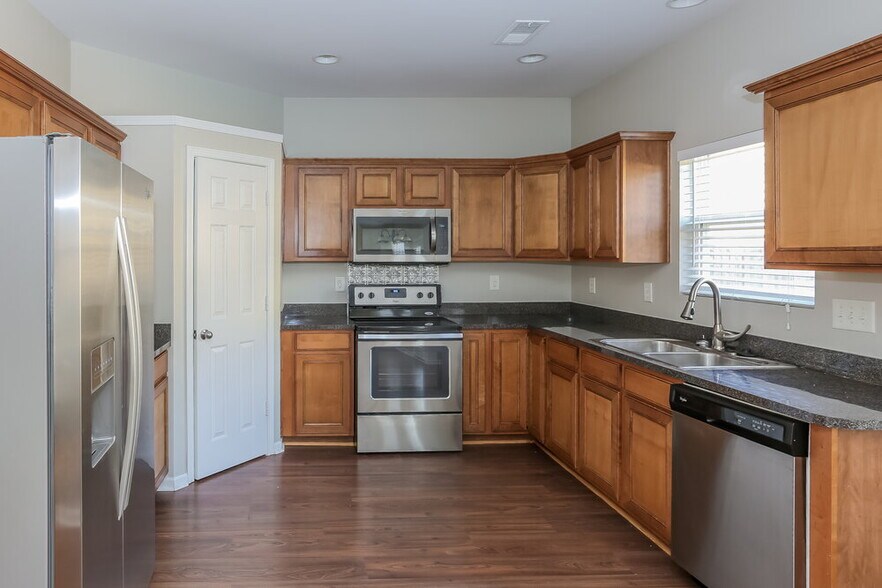 Building Photo - 12910 Rothe House Rd