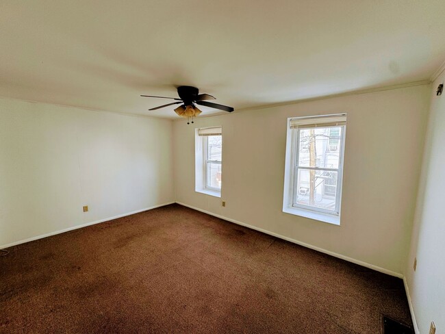 Building Photo - 3BR/2BA Spacious Manayunk Apt with Washer/...