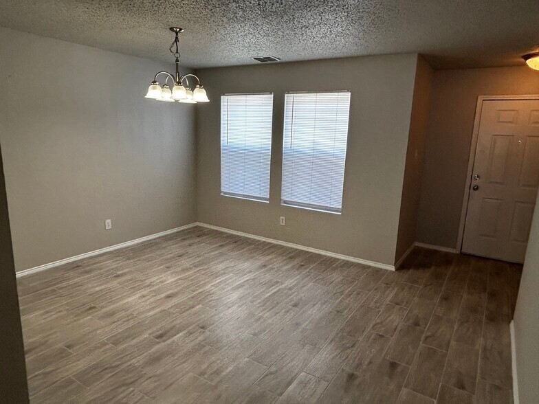 Building Photo - 8720 Hunters Creek Dr