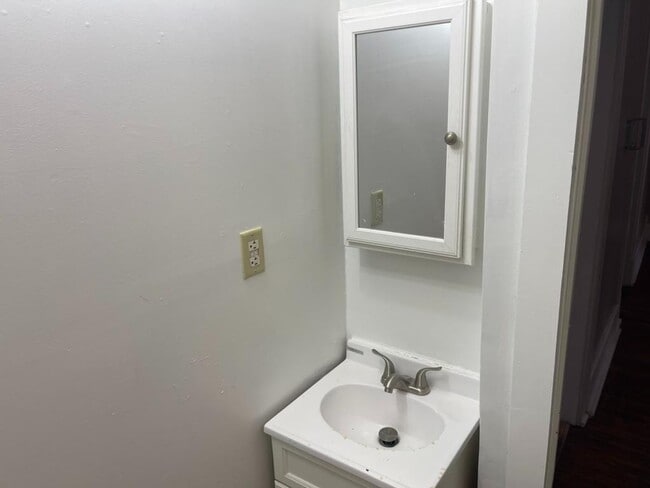 Building Photo - 707 S 17th St