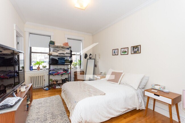 Building Photo - 37 Glenville Ave