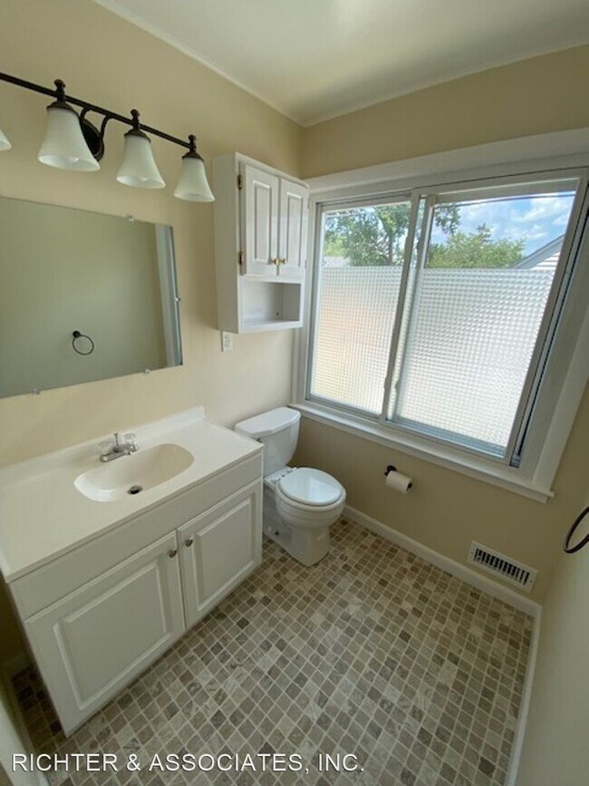 Building Photo - 4 br, 2 bath House - 3855 ROYAL AVE