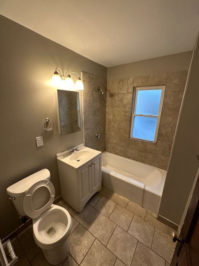 Building Photo - 2521 W Hadley St