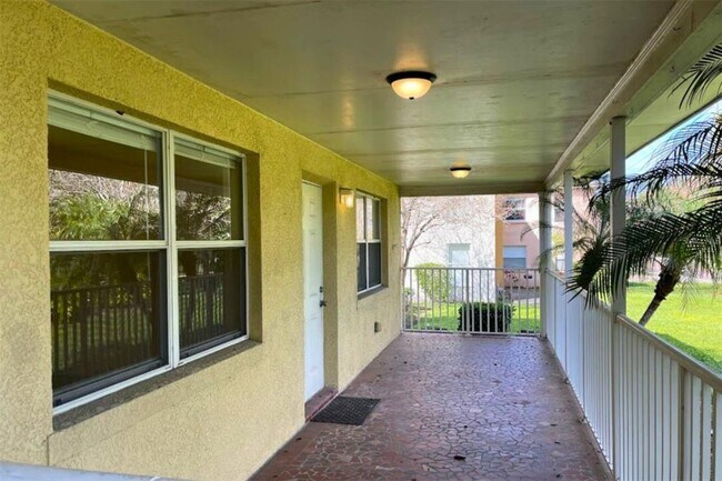 Building Photo - 1375 Drew St