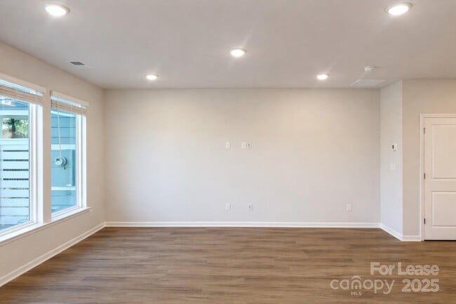 Building Photo - 209 Alluvium Ln