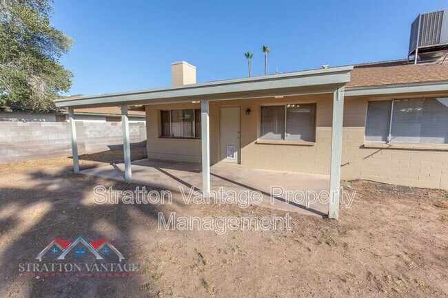 Building Photo - 704 E La Jolla Dr