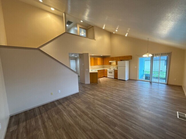 Building Photo - 1685 Lucinda Ave NE