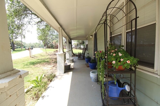 Building Photo - 6171 Collins St NE