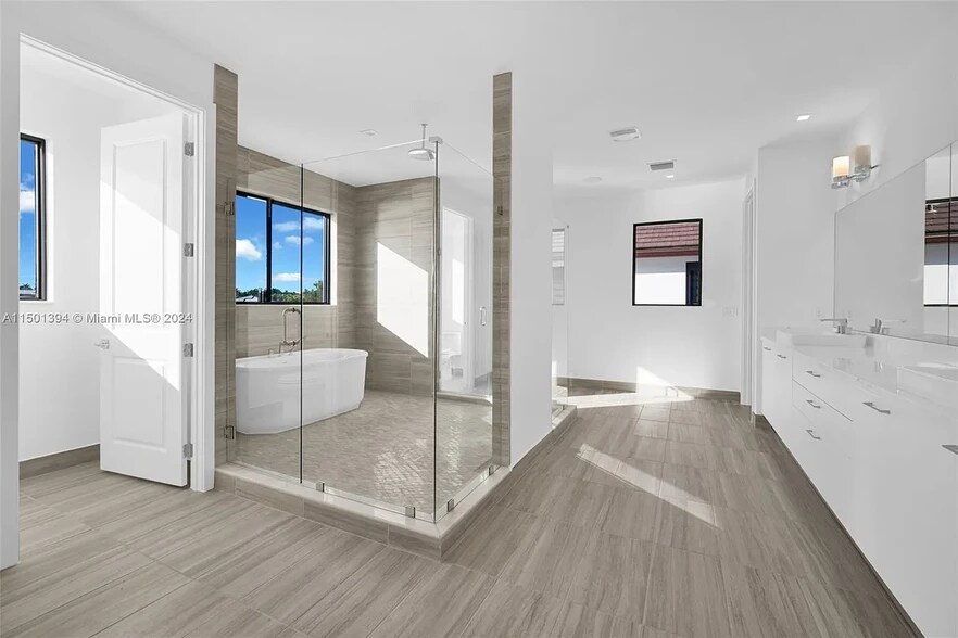 Building Photo - 1580 Shoreline Way
