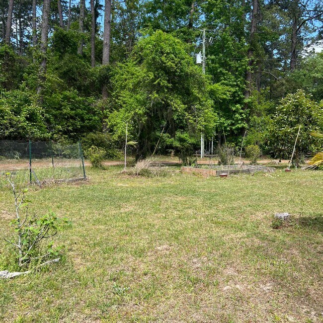 Building Photo - 31 Vinel Ln