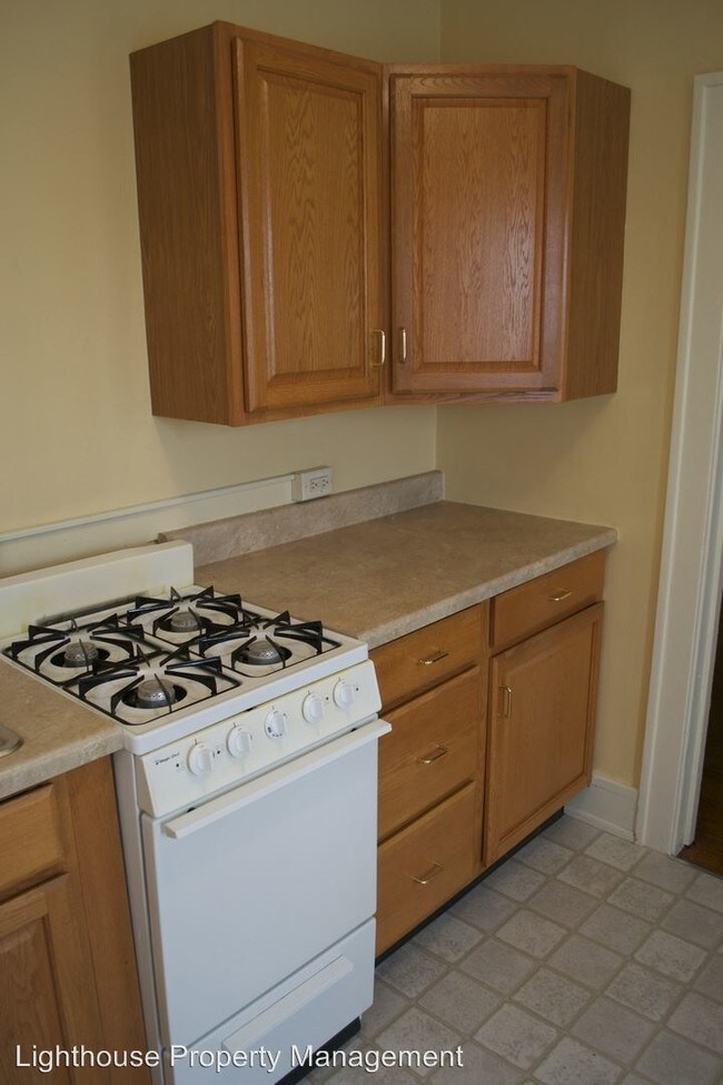 Building Photo - 224 Lyon St NE