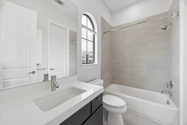 Building Photo - 2011 Colorado St