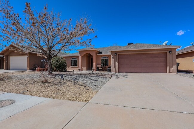 Building Photo - Beautiful 4 Bedroom/2 Bath Home