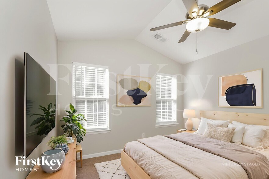 Building Photo - 5716 Henderson Oaks Dr
