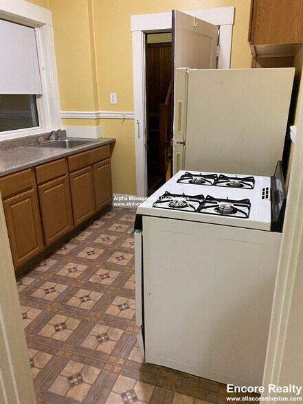 Building Photo - 163 Summer St