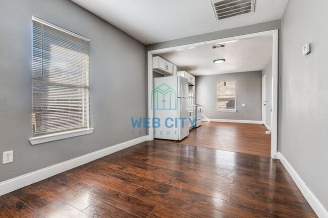 Building Photo - 1323 Grinnell St