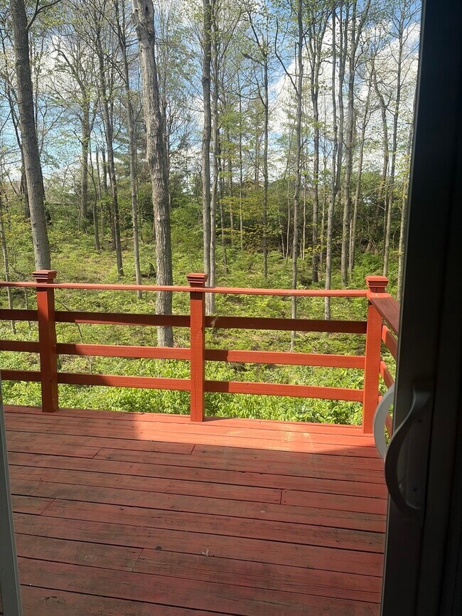 Building Photo - 2 bed 2.5 bath walk out finished basement