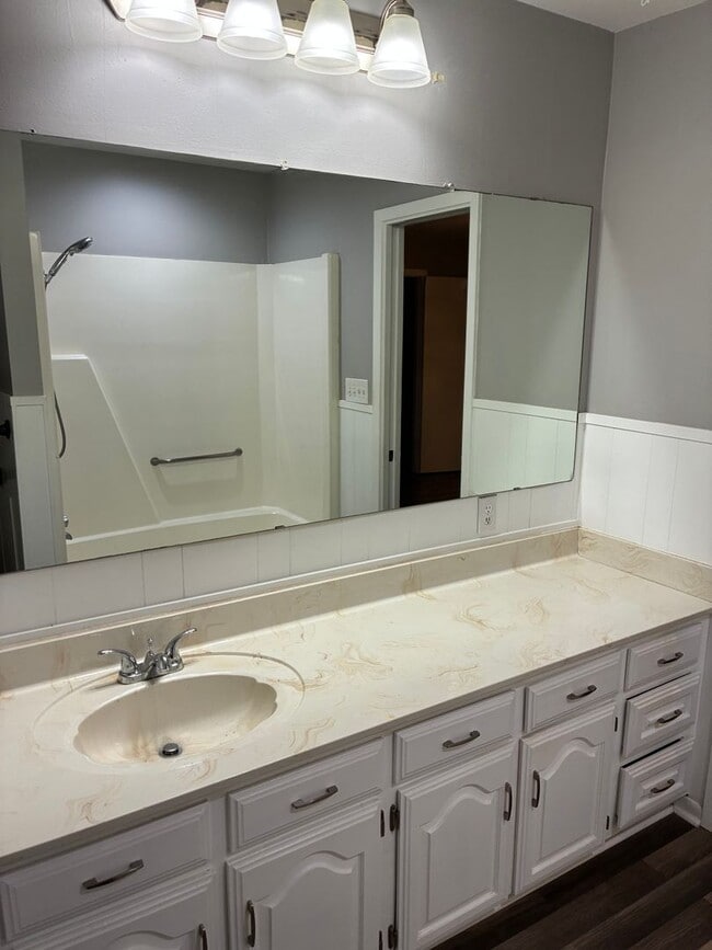 Building Photo - 231 Quitman