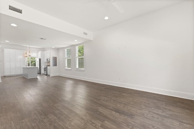 Building Photo - 515 Division St