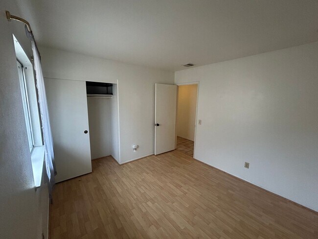 Building Photo - 25861 Amapolas St