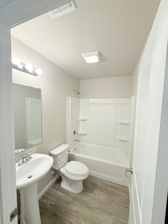 Building Photo - Townhouse in Upland Heights!