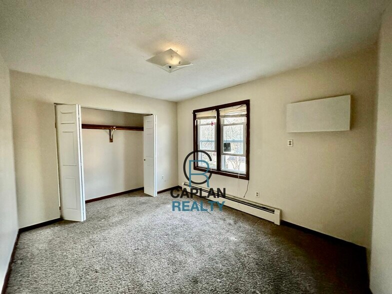 Primary Photo - 50 Whiting St