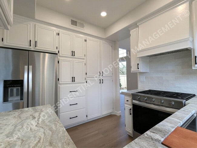 Building Photo - Stylishly Remodeled 2BR / 2.5BA in Prime Scripps Ranch Location