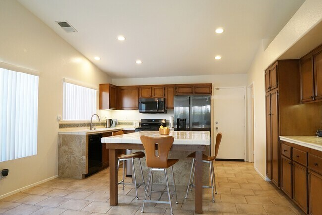 Building Photo - 81367 Avenida Camelia