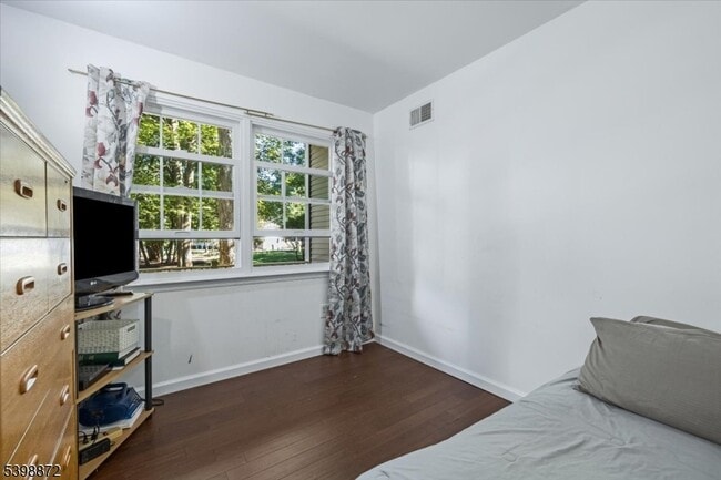 Building Photo - 56 Maple Ln