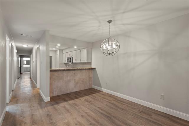 Building Photo - 2026 Towngate Dr